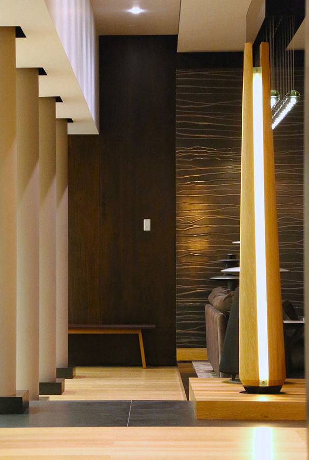 This generous family home with a light and airy feel required a formal living/dining area for entertaining. High quality materials and careful detailing present a building that is clearly contemporary but exhibits the sobriety often associated with a more classical approach.