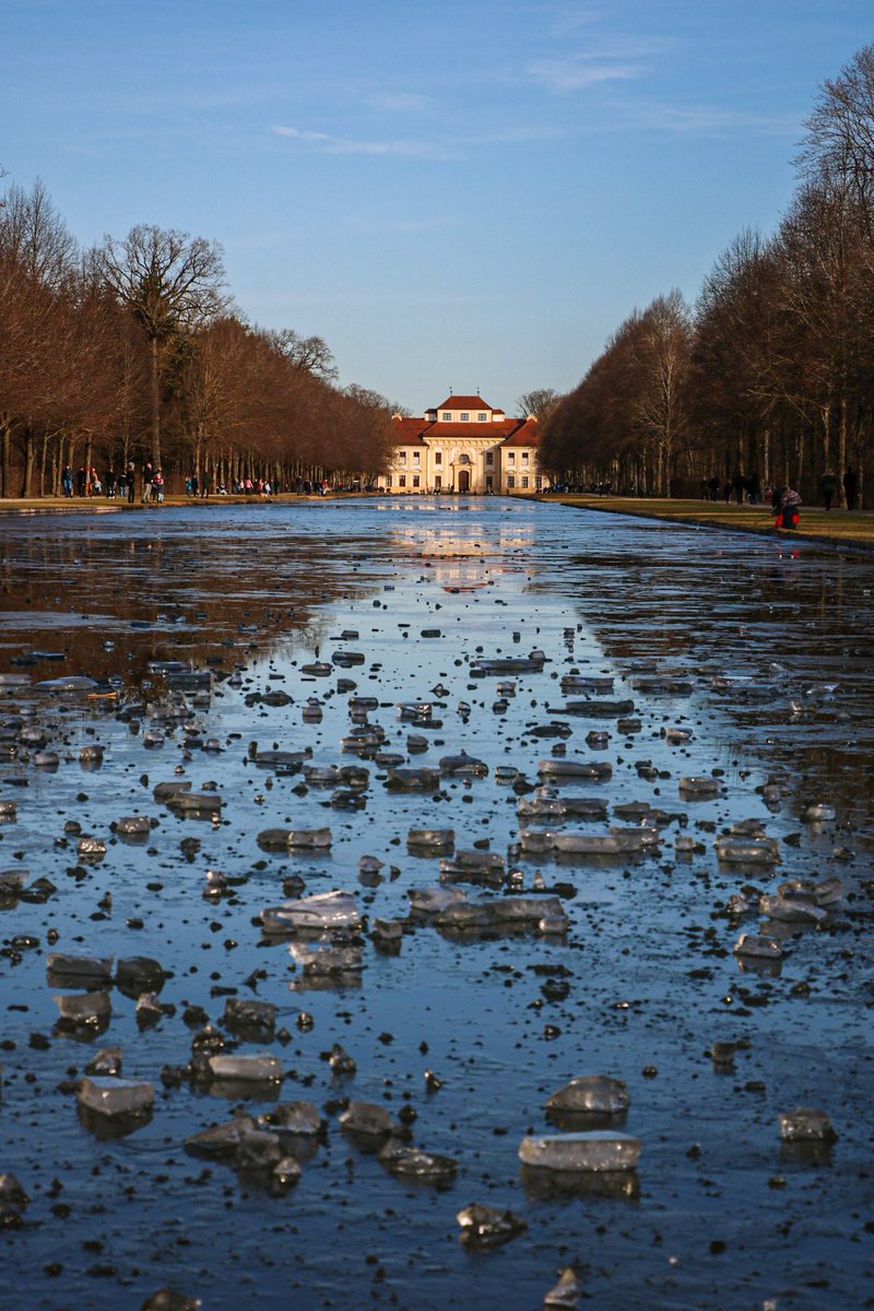 Enjoying precious sunny moments during the winter in Bavaria 😎☀️❄
#schlossschleissheim #oberschleissheim #munich #muenchen
#municharchitecture #munichcastle #munichworld #munichmylove #munichphotographer #Bayern @StormHour @ThePhotoHour @SZ_Digital @SZ_Muenchen @szmagazin