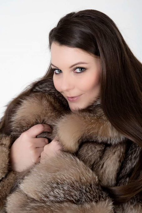 Wrap up warm today it's #snowing 😍😍😍 https://t.co/2imBugLqaM<a href="/tag/snowing"class="tags">#snowing</a>