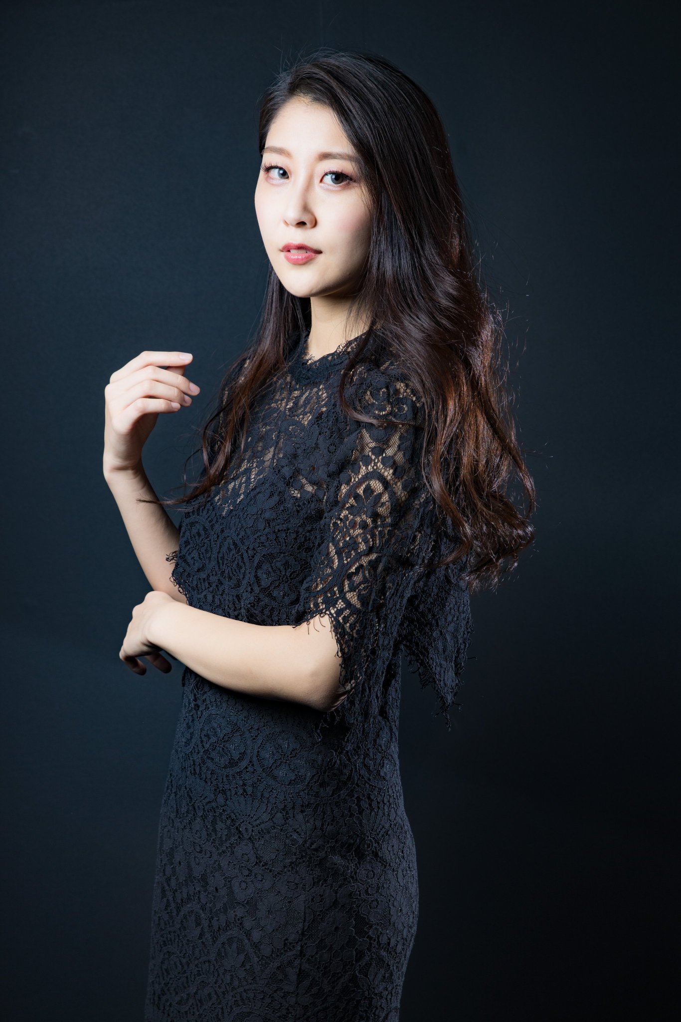 からす ポートレート 黒 黒背景に黒い衣装 どこにどのような光を当ててどこにどのような影を作るのか考えないと背景に完全に溶け込んでしまうという予想以上に難しかったぞ案件 被写体力でカバーいただいた感が強いのでもっと撮らなきゃ Model 安城 からす ポートレート 黒 黒背景に黒い衣装 どこにどのような光を当ててどこにどのような影を作るのか考えないと背景に完全に溶け込んでしまうという予想以上に難しかったぞ案件 被写体力でカバーいただいた感が強いのでもっと撮らなきゃ Model 安城