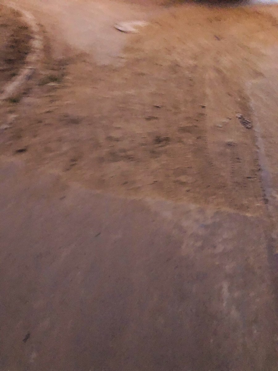 camilalejandrar's tweet photo. @esval_chile #viñadelmar desde el mes de octubre en la pob. nueva Miraflores ha sido la tónica distintas roturas de matrices sin embargo, vienen, arreglan y así quedan las calles, sin pavimento. La foto N.4 lleva más de 1 mes y medio y aún nada. #copergo ni @esval_chile responde https://t.co/DWD2vbeWfA