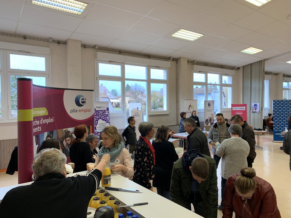 ericbac67's tweet photo. @poleemploi_GE plus de 200 personnes sont déjà venues à Goxwiller pour rencontrer des organismes de formation au forum #formaion organisé par les agences @poleemploi_GE de #molsheim et #selestat https://t.co/XI0ZKSRJ0t