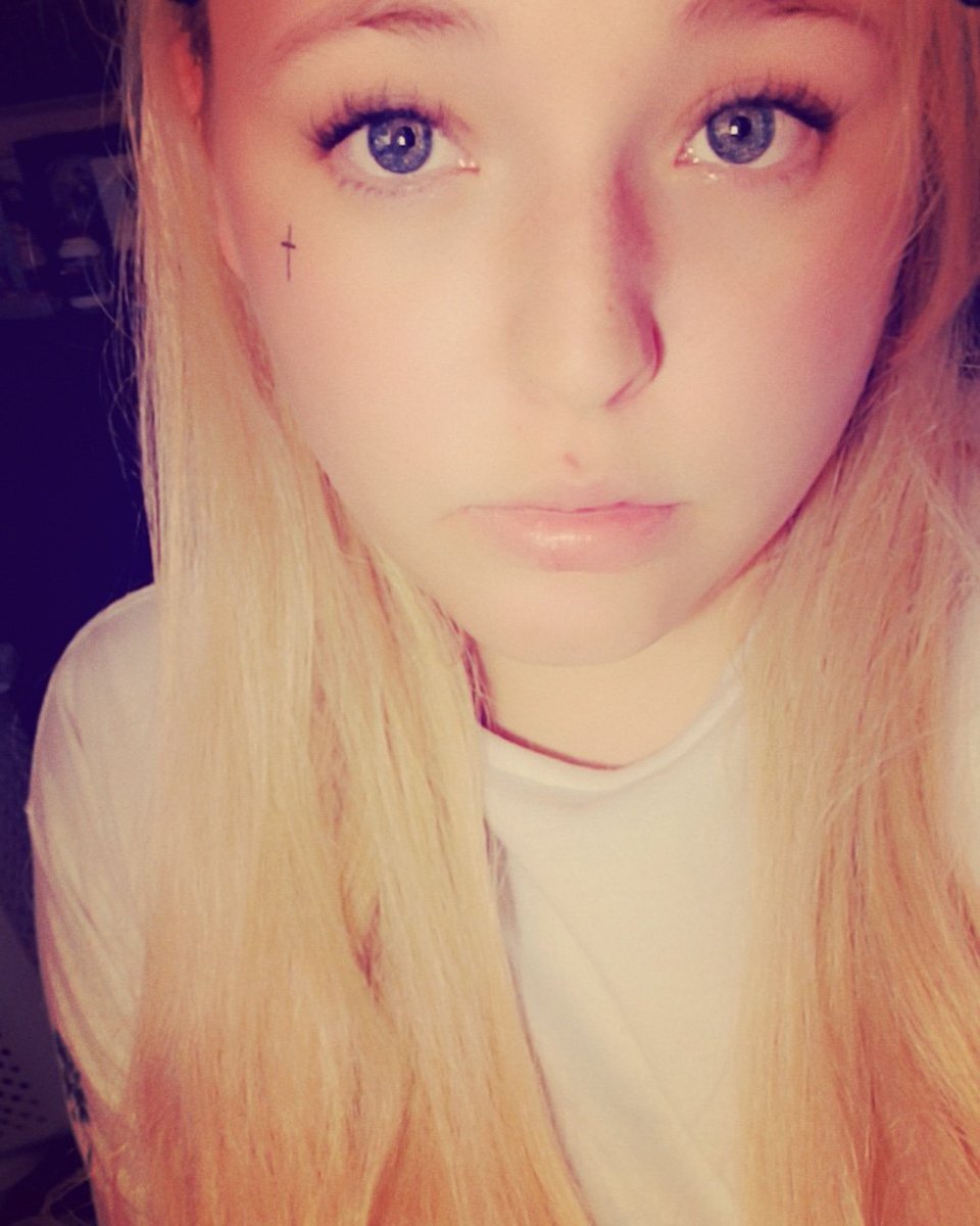 AuttumnWellman's tweet photo. #blonde #selflove #facetat #tattoos https://t.co/jauGyRZ1DP