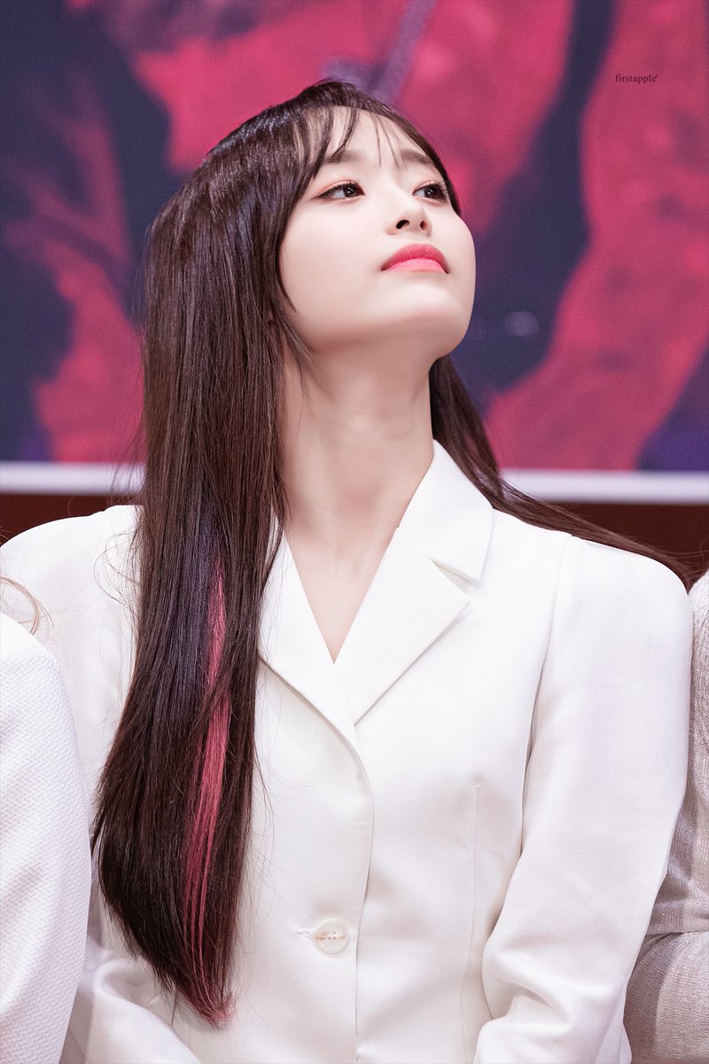 FirstApple_'s tweet photo. #이달의소녀 #이달소 #loonatheworld #LOONA #츄 #Chuu
😆🙁 https://t.co/600lOLu681