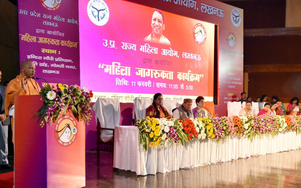 CMOfficeUP's tweet photo. उज्ज्वला योजना से हर परिवार को रसोई गैस निःशुल्क उपलब्ध कराए जाने की योजना हो, शत-प्रतिशत टीकाकरण के लिए मिशन इंद्रधनुष हो या सदियों से पीड़ित-प्रताड़ित महिलाओं को तीन तलाक की कुप्रथा से मुक्ति, यह सभी महिला सशक्तिकरण के दिशा में उठाए गए कदम हैं: CM श्री @myogiadityanath जी https://t.co/2EjvHHRwxb