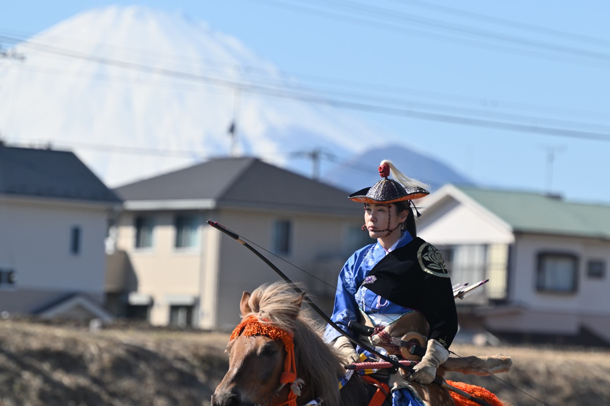 Mako123 No Twitter 女性射手がいらっしゃるのが武田流 凛とした雰囲気でとてもかっこいいのです 武田流流鏑馬 曽我梅林 T Co Ya0i2ksoeb Twitter