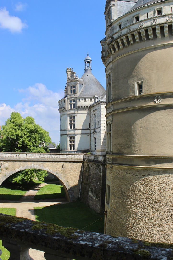 Omonchateau's tweet photo. [#idéevisite] 🏰 Situé au carrefour du Maine, de l'Anjou et de la Touraine, le @ChateauDuLude est un château privé et habité par la même famille depuis 270 ans. Ce sont dix siècles d'histoire qui sont inscrits dans ses murs !

➡️ https://t.co/k3Dstav3Yc https://t.co/yyXhDaMskc