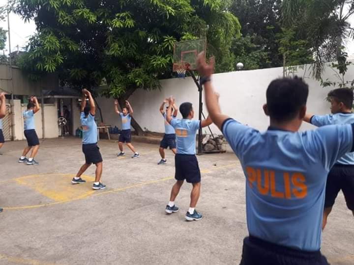 34thSAC's tweet photo. Personnel of 34SAC detailed to the Office of the Chief, PNP  during the conduct of Weight  Loss Management Activity at the Official Residence of the Chief, PNP (White House Compound), Camp Crame, Quezon City.

#PNPPATROLPlan2030
#SpecialActionForce
#WeightLossManagementActivity https://t.co/aSDh94DriX