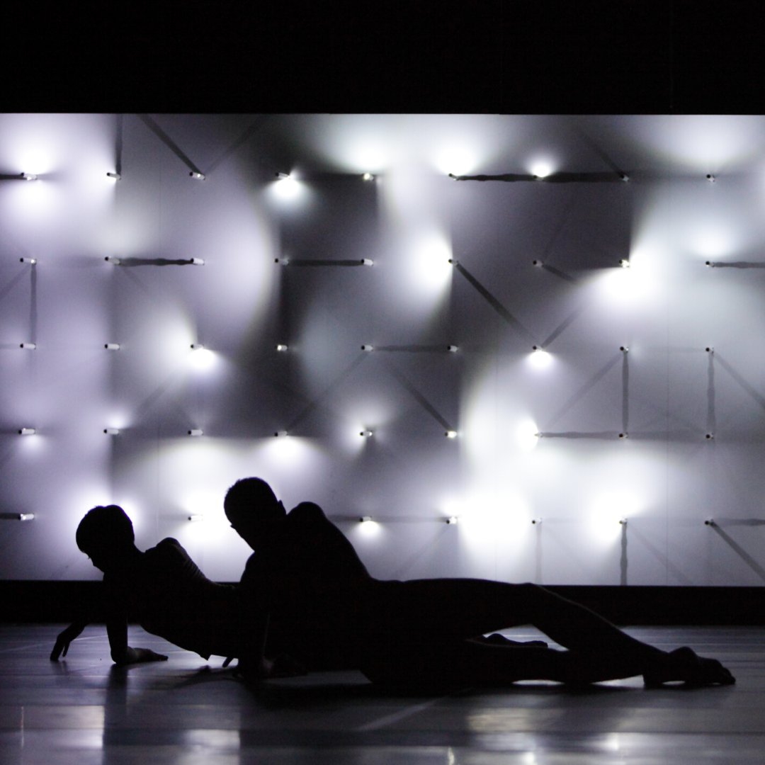 WayneMcGregor's tweet photo. The future belongs to the curious.
FAR is performed at Arts Depot tonight.
#waynemcgregor #FAR #studiowaynemcgregor #RandomInternational #AgeofEnlightenment #digital #flesh #reason #instinct #habits
Image: @deepresravi https://t.co/0yX7pERCWV