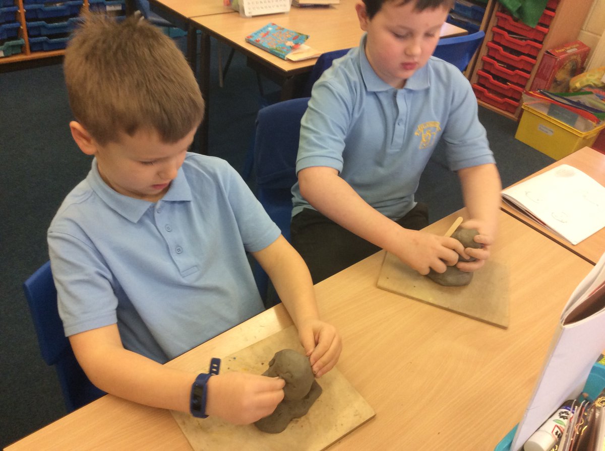 Birkacre_Class's tweet photo. Making our Roman busts! Do not laugh. https://t.co/CR1AaJAh4C