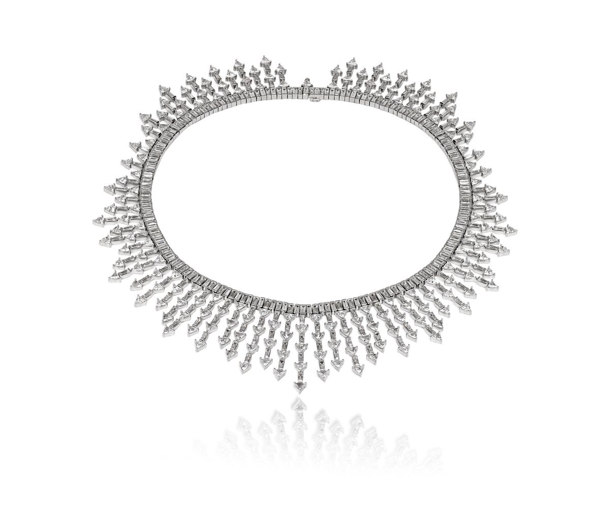 EliteLivingAFR's tweet photo. Lark &amp; Berry partners with Diamond Foundry for a stunning collection - read more on our website https://t.co/Xry8IiiDoG https://t.co/lFxzZfGasd