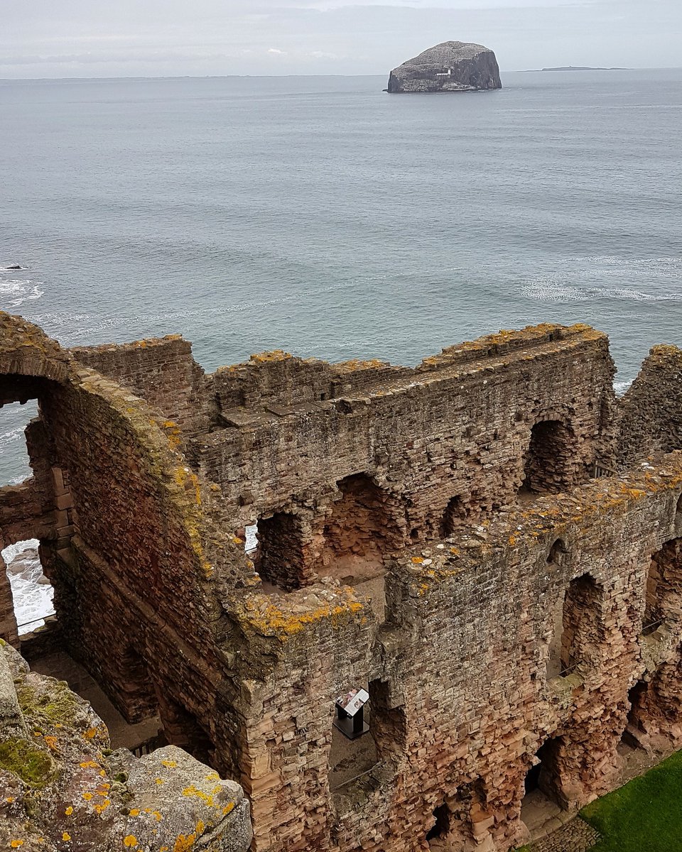 MikeMikwd's tweet photo. A long way down - spectacular views from Tantallon castle #tuesdayMotivation #scenic #castle @welovehistory #ScotlandisNow #StormHour #photography #photooftheday #landscape #OutAndAboutScotland #landscapephotography
@VisitScotland @ScotsMagazine @BBCWthrWatchers #PhotoHour https://t.co/qegrDE1HOB