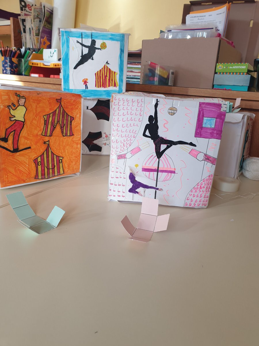 NadiaMenacer's tweet photo. #maths2020 #geometry 
Vu en classe à #Pontfaverger @academie_reims 
Faire le lien entre une sortie de classe au #cirqueéducatif à #Reims le mois dernier et l'étude du #cube en maths👏👏👏 https://t.co/TCwldEL3jr
