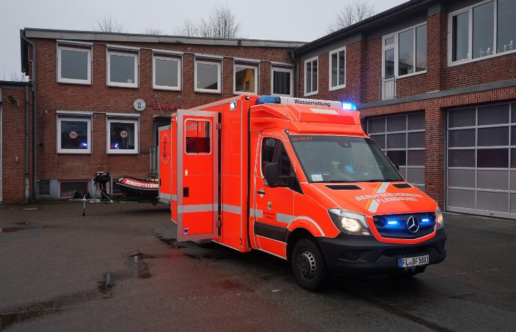 Moin moin hier mal ein Bild zum #TagdesNotrufs von der #Feuerwehr #Flensburg112 zum #112live den Bericht zum Fahrzeug findet ihr unter feuerwehrtechnik-sh.de.