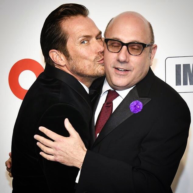 H50Europe's tweet photo. #SQUEEING what a cute pic ๐ธTX for sharing!
via @JasonLewis on IG https://t.co/vwXXOSGOHW
As always, a big thanks to @brooksbrothers for dressing me in a beautiful velvet tux, my lady couldnโt keep her hands off of me... & apparently, neither could @williegarson ๐บ๐ผ๐คช #H50 https://t.co/wbjCDYulhB