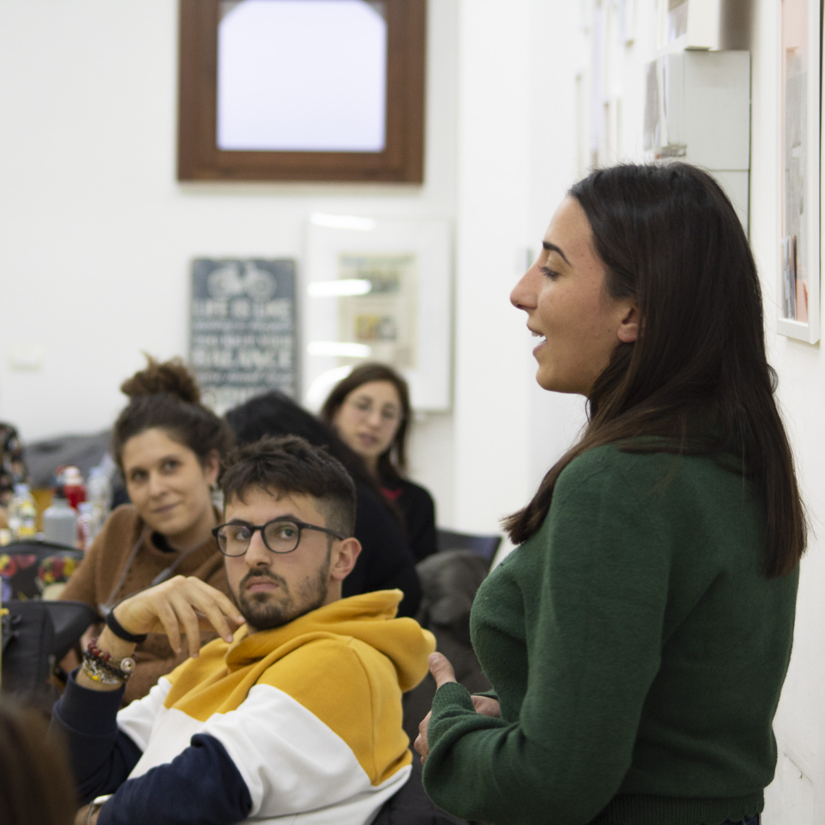 lacapagrossa's tweet photo. Accelerator in Tandem // Workshop di orientamento alla carriera
GIORNO 1: come presentarsi efficacemente. 

Ognuno dei partecipanti ha avuto 3 minuti per raccontare la propria storia, mantenendo alta l'attenzione del gruppo.

#Tandemforculture #TandemEurope #Doitogether https://t.co/EqYgxhLZZf