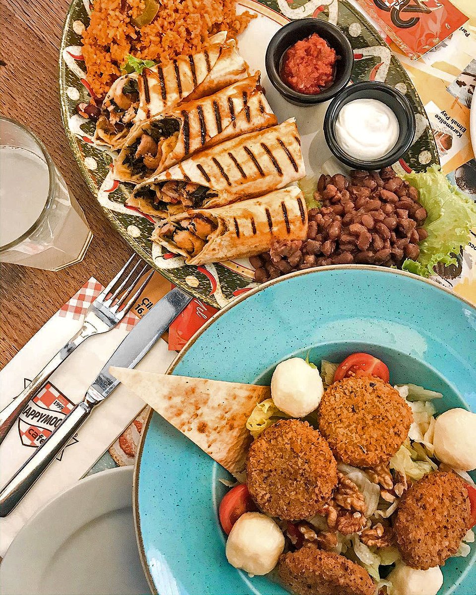 Herkesin favorisi ayrı olsa da Dünya mutfağını bir araya getiren KOCCAMAN lezzetlerin adresi hep aynı! 

#bigkitchen #foodpics #foodlovers #instafood #foodie #foodoftheday