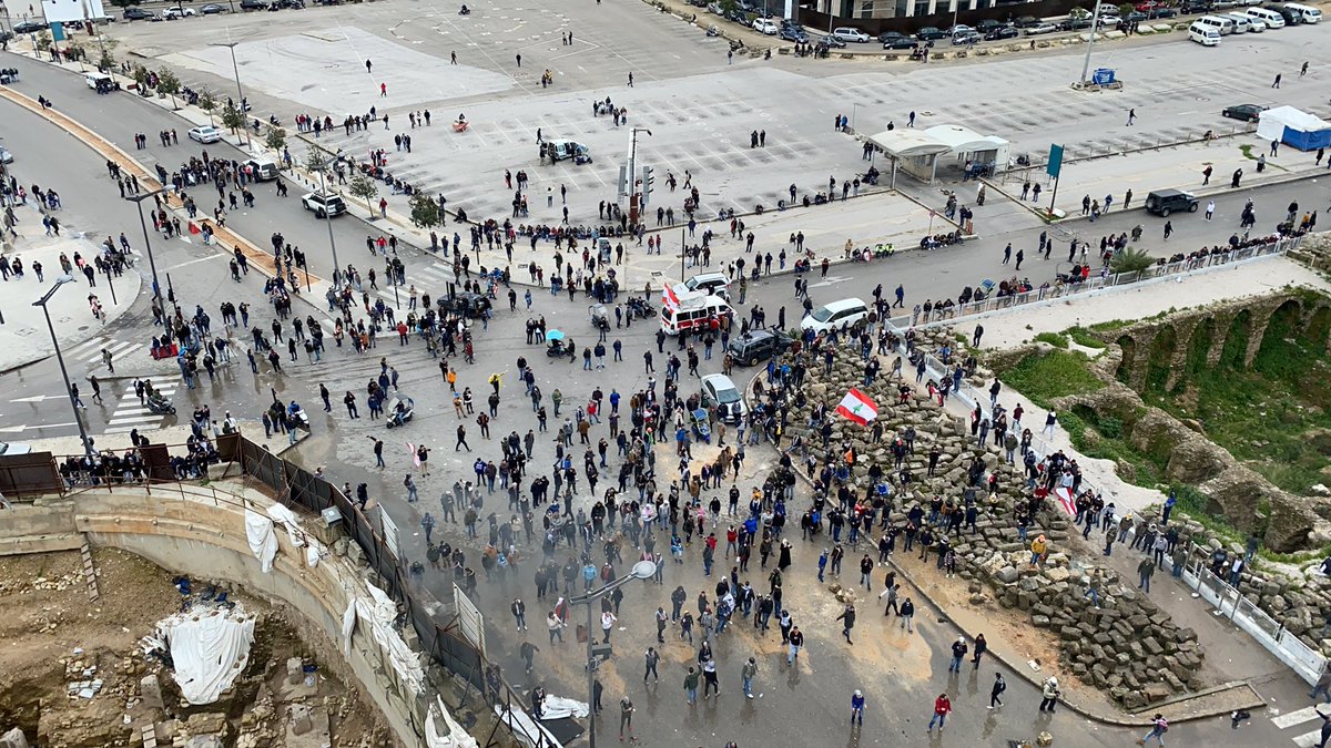 AliNahar's tweet photo. حكومة تبدأ مسيرته بجلسة يفتتحها رئيس المجلس بشكل غير دستوري من دون تعداد الحضور  هي حكومة جرذان  تطلب الثقة من مجلس جرذان #لا_ثقة  #لبنان__ينتفض https://t.co/soEto01pHk