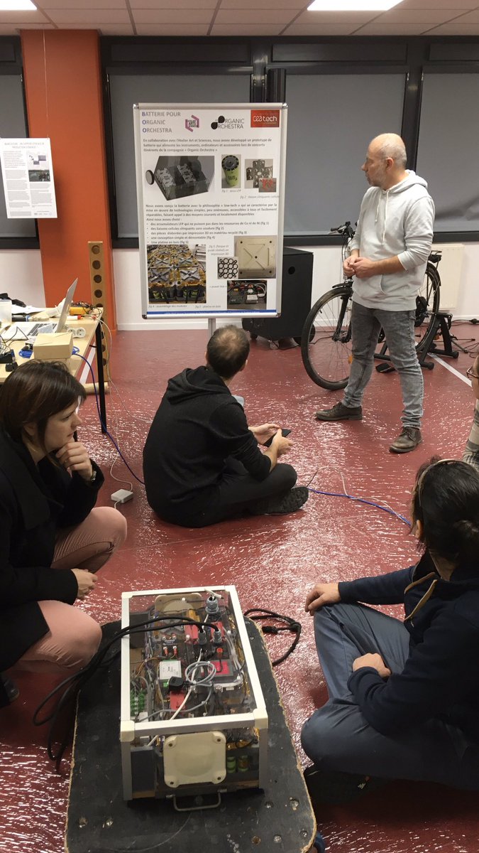 🔋🔋🔋 Un prototype de batterie a été developpé avec une philosophie Low-Tech, fruit de la collaboration entre les chercheurs de CEA / Atelier Arts Sciences et l’equipe d’ONIRI 2070!

#xpa20 #experimenta #organicorchestra <a href="/AtelierArtSci/">Atelier ArtsSciences</a> @EXPERIMENTA20 <a href="/EZRABOX/">EZRA</a> <a href="/LoesleKPro/">LOESLE Kévin</a>