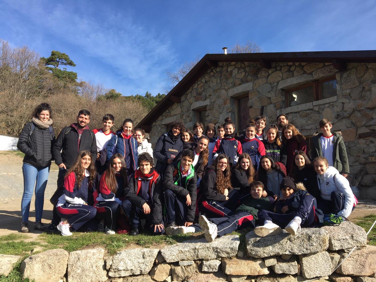 ColegiosElValle's tweet photo. La primera granja ecológica y biodinámica de España nos recibe con un clima maravilloso. #3ESOC #VB https://t.co/nw7feNLQnN