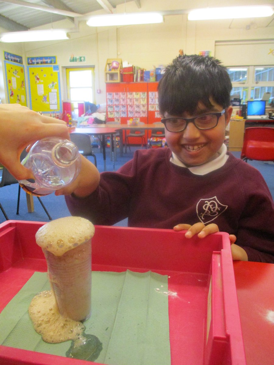 Priestley_Smith's tweet photo. This week in Clubs! Craft Club made hedgehogs out of clay what lovely #Art you made! Kitchen Science Club learnt about 2 ingredients you would have in the kitchen and together made an #Eruption it #Fizzed #Bubbled and #Overflowed just like a #Volcano! #Bicarb #Vinegar https://t.co/ZWdqjRUihP