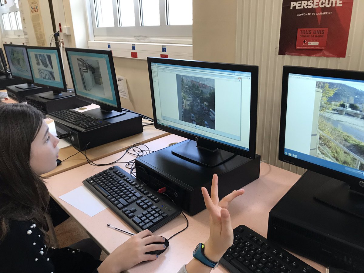 CDI_RISSO's tweet photo. Sélection des photos et préparation des dossiers pour les concours #GeoPhoto « Territoires en mouvement » et #Vuesdecheznous #mediatiks par les élèves du @CollegeRisso. Les choix sont difficiles !
@LeCLEMI @clemi_nice @AcademieNice @DAAC_nice #EAC #EMI #photographie #journalisme https://t.co/nlAUQZiuSq
