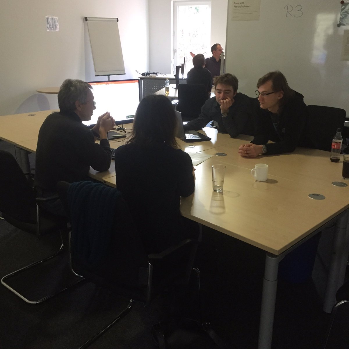RPTU_Transfer's tweet photo. Die Arbeitsgruppen beim heutigen Internen Workshop der Offenen Digitalisierungsallianz Pfalz bei der Kreativarbeit 😊 
#offenedigitalisierungsallianzpfalz
#innovativehochschule
#wissenstransfer #e4lab https://t.co/AyMIkl6JcP