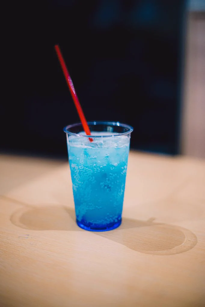 美しすぎる！大阪の海遊館で食べられる「青」の食べ物が話題