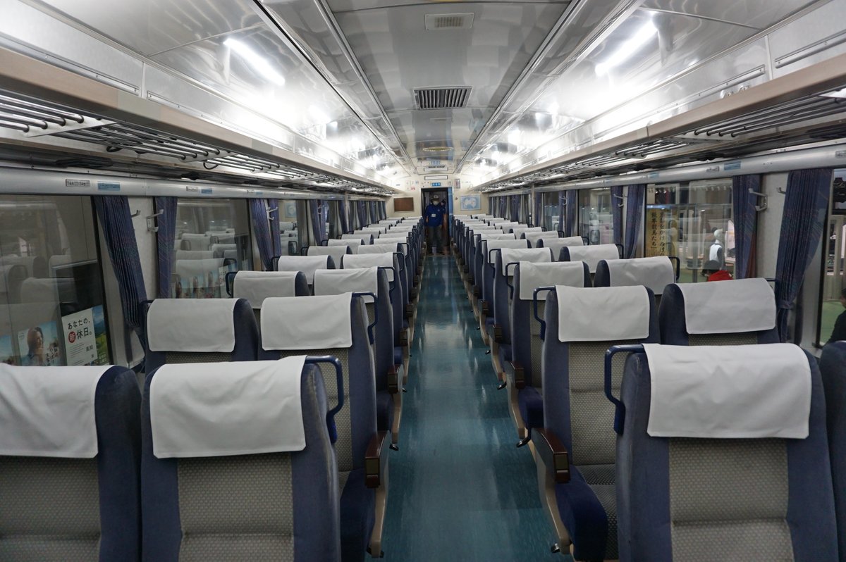新快速東京行き キハ185系の車内だが化粧板がリニューアル前の阪神8000系と同じだった T Co Sbgmm0tyqd Twitter
