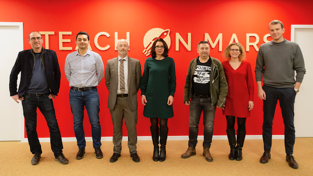 ➡️bit.ly/2Hfm99w : <a href="/TeachonMarsfr/">Teach on Mars FR</a> et <a href="/inria_sophia/">Centre Inria d'Université Côte d'Azur</a> signent un partenariat pour rendre la formation plus efficace grâce à l'#IA. #MobileLearning #Algorithmes 
👏👏👏