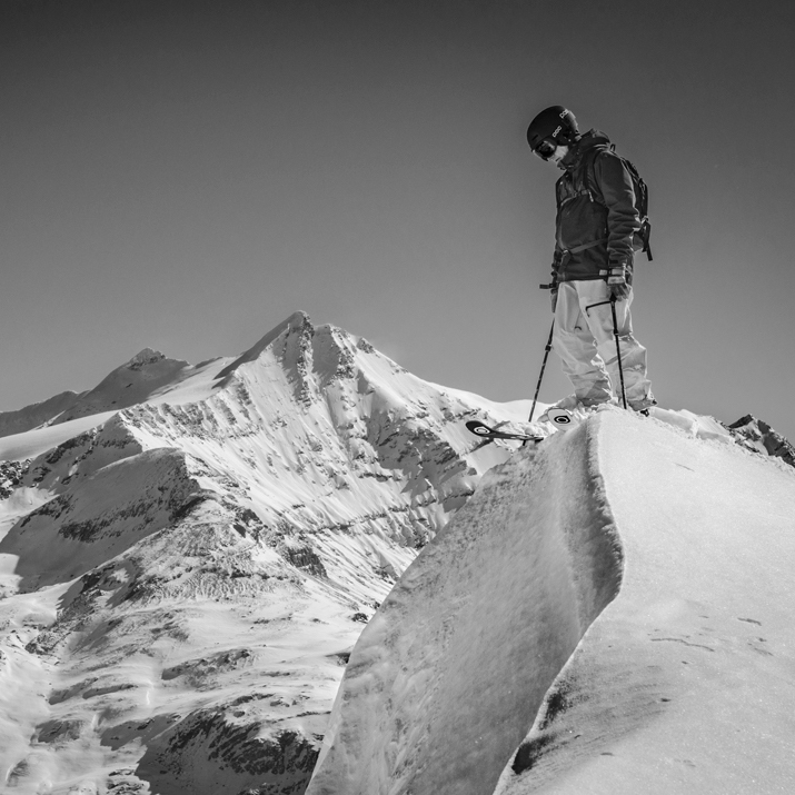 🏔 LIVING ON THE EDGE 🏔

That moment when you drop in and you know there is no turning back!

Take on the steepest challenges with <a href="/whitedotskis/">Whitedot Skis</a> by your side. Shop the 2020 freeride range and get free shipping all over the world 👉 bit.ly/Whitedot2020Sk…
.
📸: <a href="/FredSyversen352/">Fred Syversen</a>