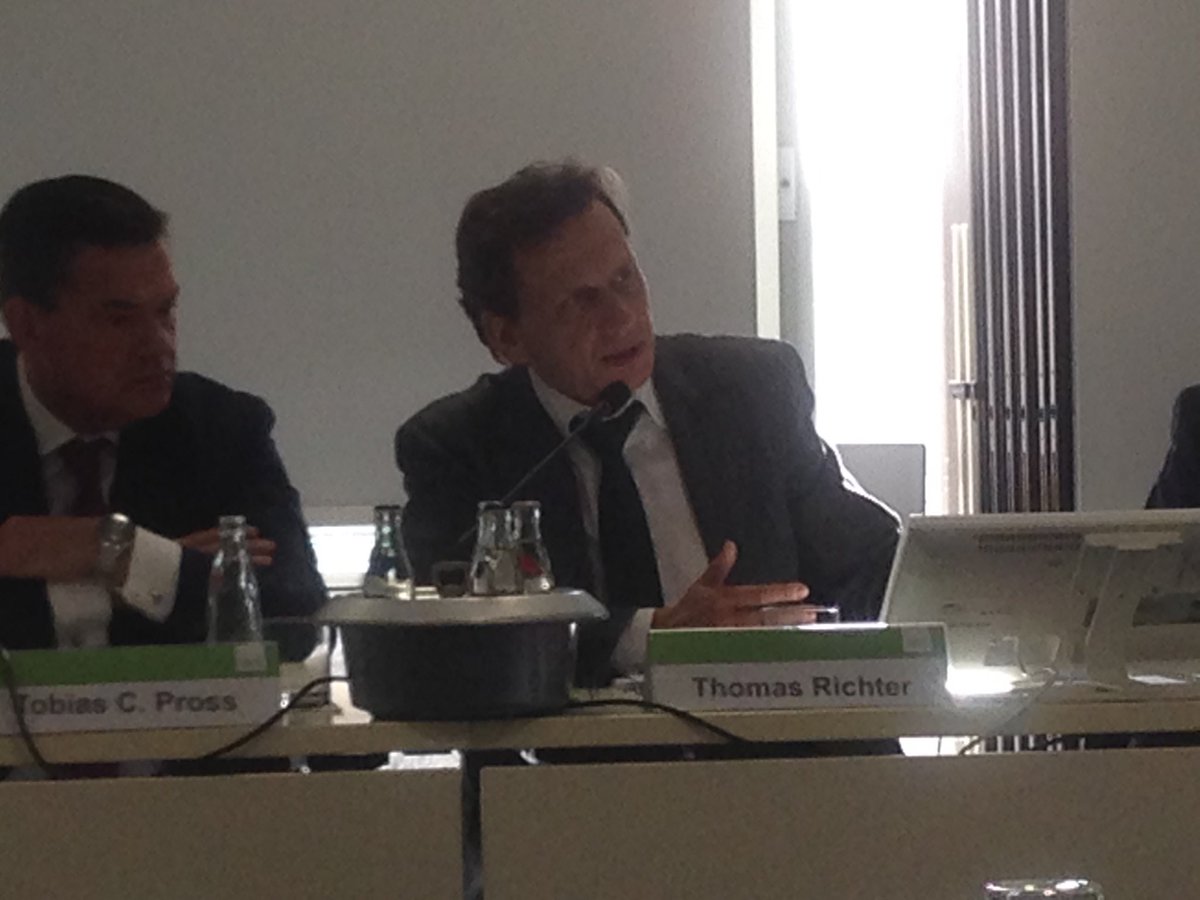 #BVI Hauptgeschäftsführer Thomas Richter ist mit der Entwicklung der Fondsindustrie zufrieden. Top-Themen werden auch 2020 #ESG, #Altersvorsorge und Entwicklung der #Kapitalmarktunion sein. Neueste Zahlen auf der JPK: AUM 2019: 3398 Mrd. € in Fonds (2018: 2955 Mrd. €).