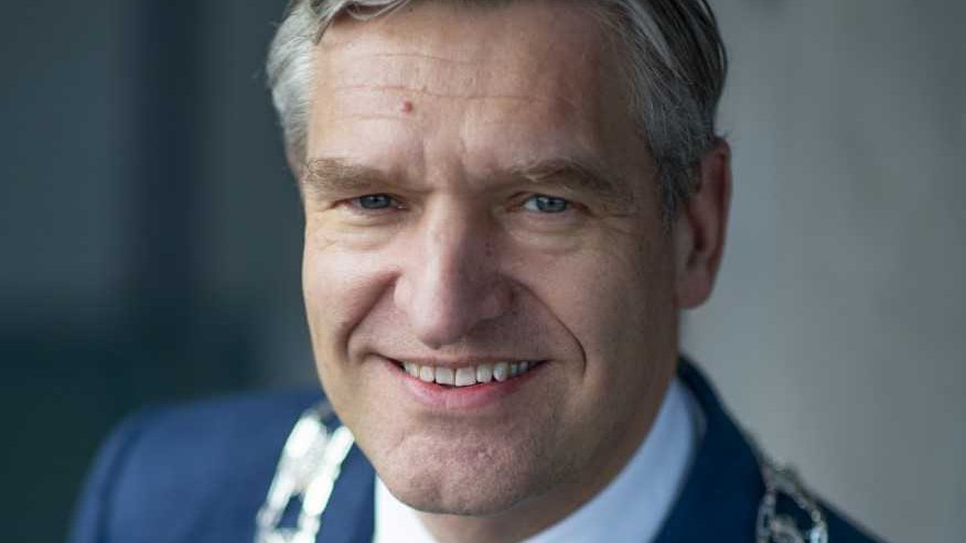 Op maandag 9 maart organiseren we een lunchbijeenkomst in <a href="/HotelPostPlaza/">Post-Plaza Hotel & Grand Café</a> met als gast onze burgemeester. Wilt u kennismaken met Sybrand Buma? Geeft u zich dan snel op: cclweb.nl/activiteiten/d… #ccl #zakelijktreffend