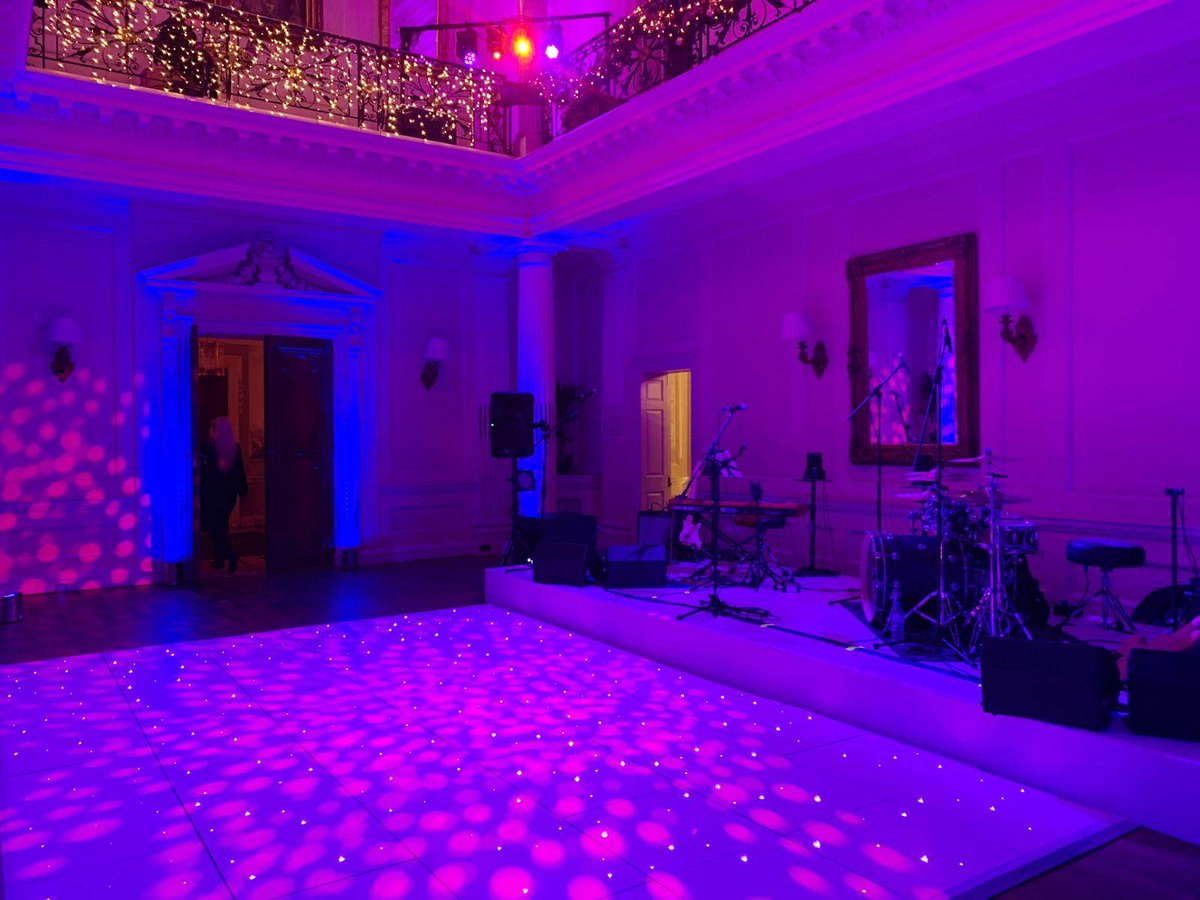 Who watched the Oscars this week? 🎞️

We love working at venues which are also top filming locations such as <a href="/Hedsor/">Hedsor House & Park</a> where we provide production services for events and weddings such as this one.

Who knows who we may bump into on our next site visit!

#goldenglobes #oscars