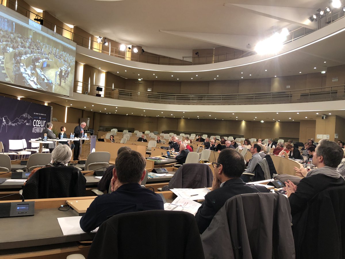 Colloque CESER / CDD « Emploi, Compétences et Territoires »
Discours Introductif par Antoine Quadrini le Pdt du CESER <a href="/ceseraura/">CESER Auvergne-Rhône-Alpes</a> @ClaudeRisac .
Présentation des actions sur Lyon, St Etienne, Grenoble, Vichy ... interventions de Jean-Luc Flaugere, Marie-Christine Simiand