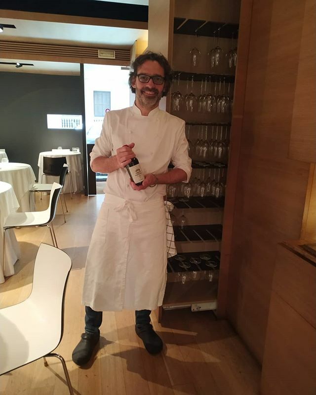 Hisop de Oriol Ivern, uno de los mejores restaurantes de Barcelona y un cocinero honesto y singular. Su carta varía con cada estación del año, y en ella se encuentran siempre platos memorables. Aquí también podréis encontrar a Hemoglovinum con sus tres primeros vinos. 
Larga…