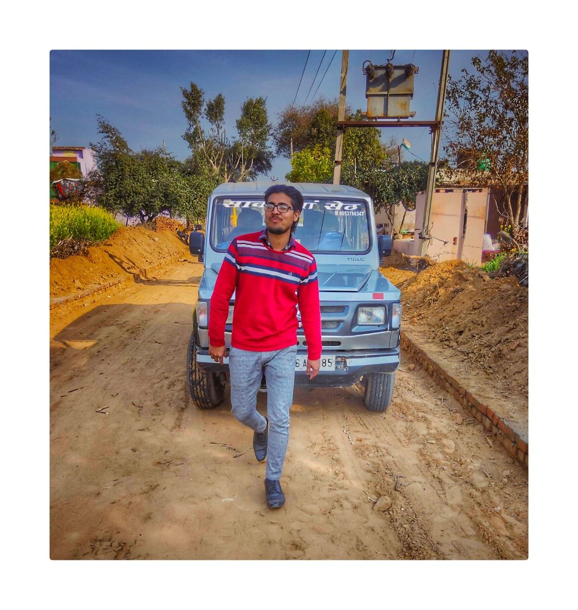 MudgilOfficial's tweet photo. 🙂🙏राम राम जी🙏🙂
♥️ M U D G I L ♥️
♥️Big Fan Only Yours♥️
#picoftheday📷 #Photoshoot #camera #Click #Edit #style #walk #walking #capture #snapseed #maati #car #Village #Pics #bestoftheday #lovely #soil #editing #Haryana #mudgil #mudgilofficial #mudgilharyanvi https://t.co/FicCmI0xvF