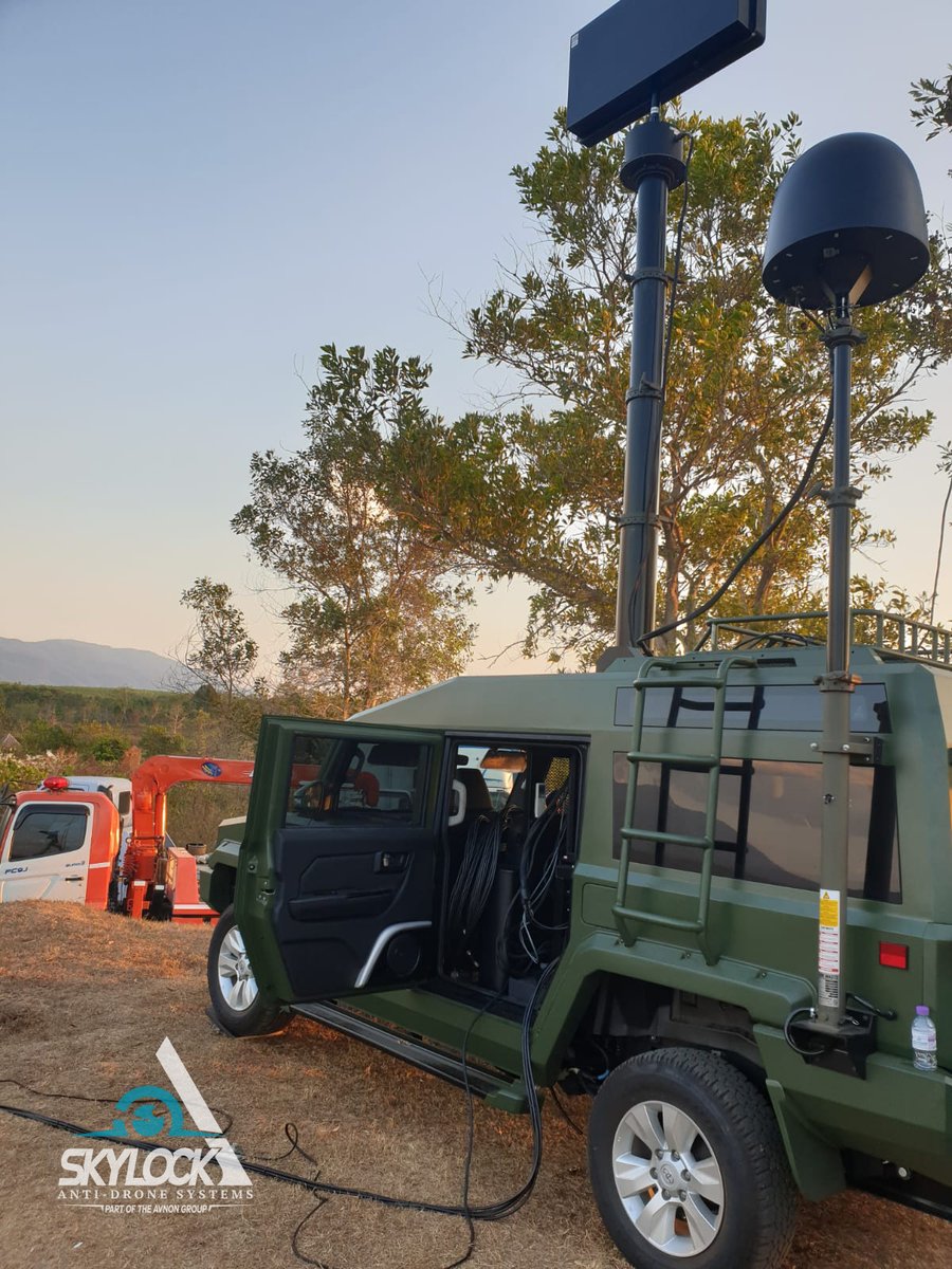 SkylockSystems's tweet photo. Another successful project delivery of a mobile anti-drone platform! incorporating a rotating drone detection radar, EO/IR long range detection camera and a signal jammer for an effective 360° coverage.

#antidrone #mobileantidrone #counterdrone   #projectdelivery #uav #radar https://t.co/pksj6NOIx2