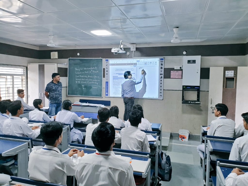 AamAadmiParty's tweet photo. Dear Delhi Govt schools and Mohalla Clinics, this is your victory. 

In the last 5 years, you've made Delhi proud. ❤️ https://t.co/qA9leDJhTA