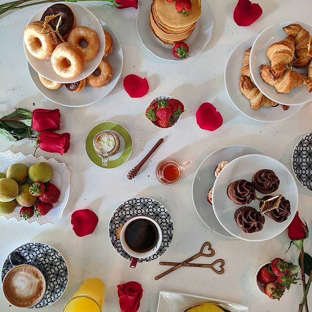 caracasreflex's tweet photo. Hicimos muchas fotos para el brunch que prepara @amelie_ccs  repleto de buenos ingredientes para la semana enamorada https://t.co/oSdpxBoMRV https://t.co/g4Xzm3g5pp