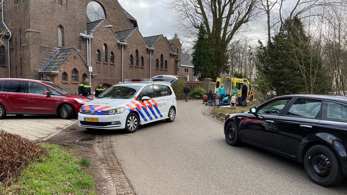 De bestuurder van een scootmobiel is vanochtend gewond geraakt bij een aanrijding op Ulingsheide in Tegelen. ..