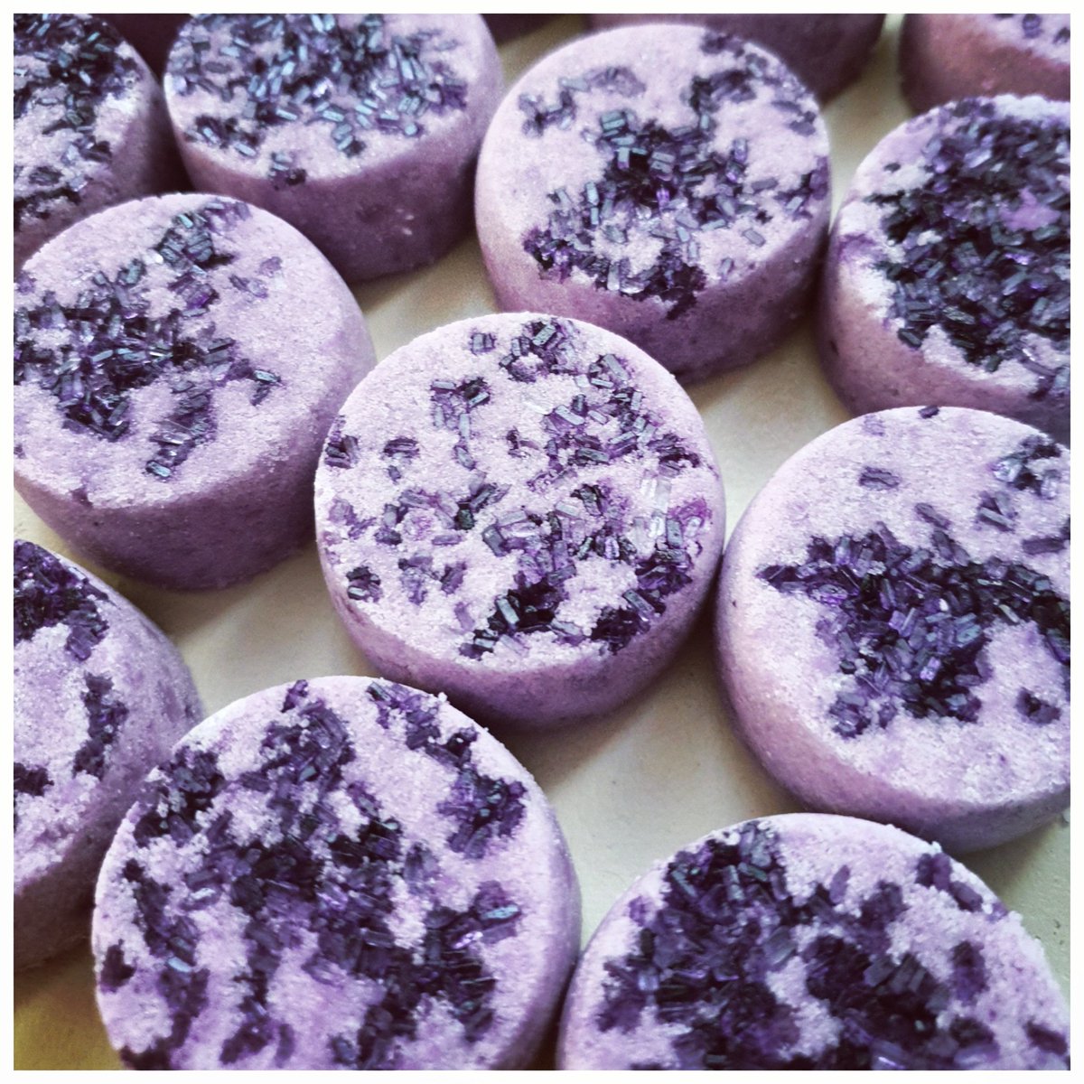 cbdbathuk's tweet photo. CBD Bath Truffles are on sale 🎉
Choose from Lotus &amp; Geranium 🌺 Lavender &amp; Ylang Ylang 🌱 and Rose &amp; Frankincense 🌹

#cbd #cbdbath #cbdbathbombsuk #cbdbathbombuk #cbdbathbombs #cbdoil #cbdoiluk #cbdheals #cbdmovement #cbdcures #cbdbenefits #cbdlife #cbdhealth #cbdskincare https://t.co/yRwKxk7mJN