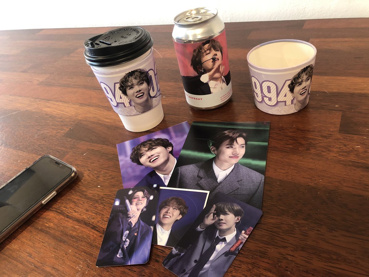 tryoppa's tweet image. I am so happy to be able to be in Seoul and celebrate Hoseok's birthday, thanks BTS and @Hopefully940218 @jazoohongdae