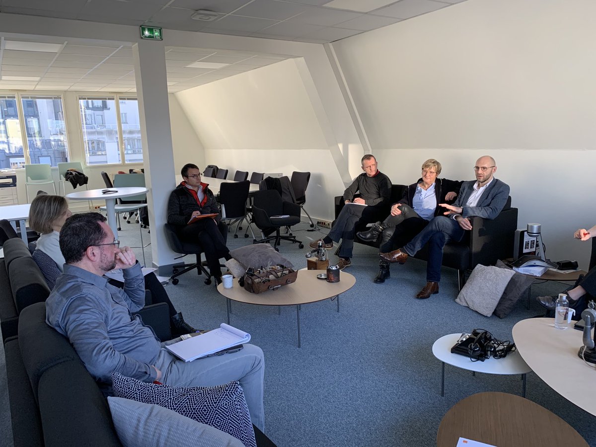 A_Chasle's tweet photo. A l’#UIAffaires ⁦@OrangeIDF⁩ , sans PC ni téléphone, mes réunions CODIR ont gagné sur l’#échange et l’#écoute ⁦@laurence_jdn⁩ ⁦@BSabotier⁩ #efficacité #déconnexion https://t.co/SpRONuQKAC
