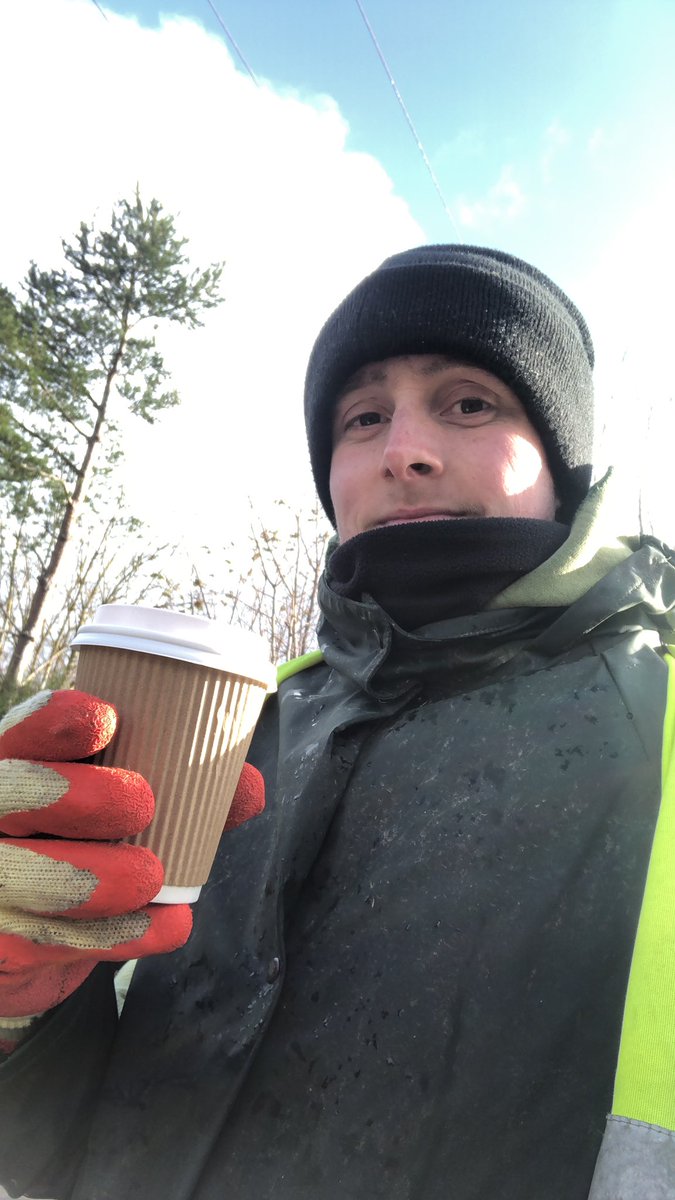 Tlowe1993's tweet image. Hot choc from one of our lovely customers @CannonHallFarm keeping me toasty 🙌😊