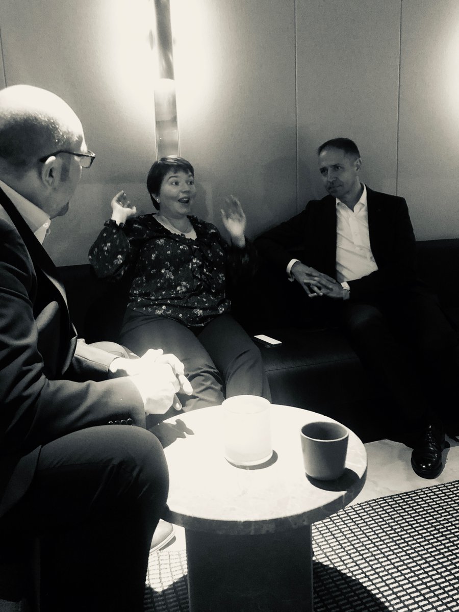 Thomas_Harrer's tweet image. ⚡ Forever #IBM!
The #WizeGuys in action!

#IBMFlashSystems storage launch in #stockholm with @sallyeaves, @Ed_J_Walsh &amp;amp; @NeilCattermull
#IBMStorage #IBMSystems #HybridCloud #multicloud #BigData
#defstar5 #makeyourownlane #smm 
@IBMStorage @IBMSystems