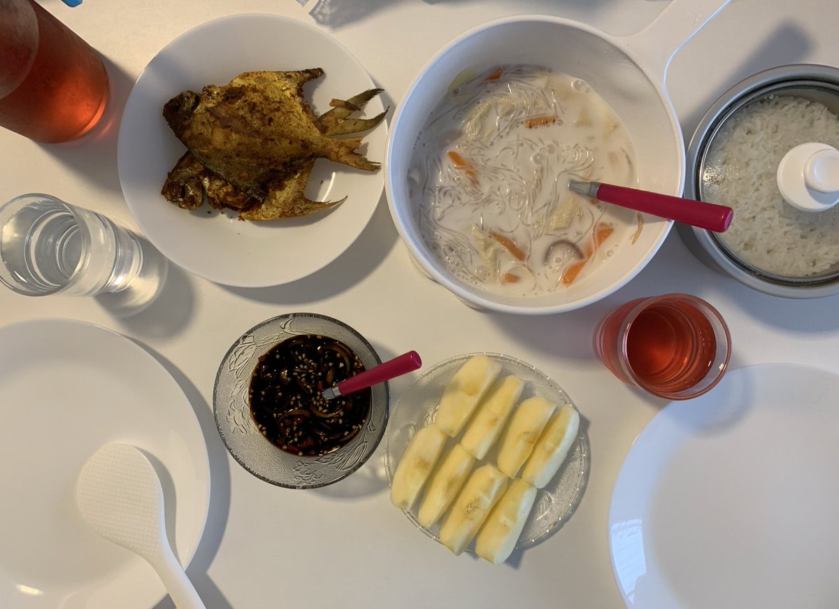 11/2/2020: Nasi + suun & fucuk masak lemak + ikan bawal goreng + sambal kicap + buah epal + air blackcurrant for dinner todau 