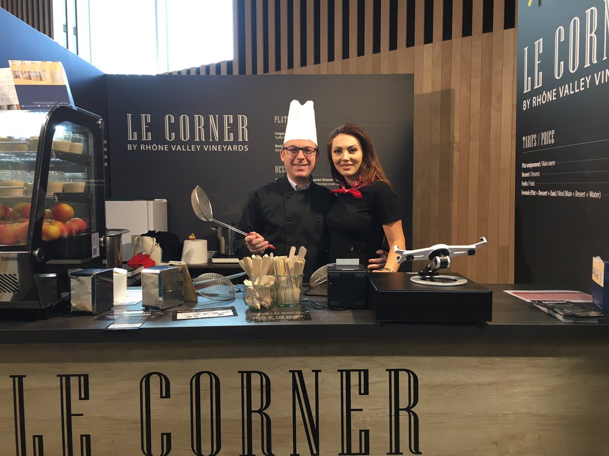MereMaury's tweet photo. #wineparis #parcdesexpositions #portedeversailles #paris #interrhone #michelchapoutier #lebistrotbyrhonevalleywineyard #raviole #ravioles #raviolesmeremaury #meremaury #raviolesauchocolatvalrhona #chezsergecarpentras #raviolesauchocolat #valrhona #cotesdurhone https://t.co/4pXxKEJXgI