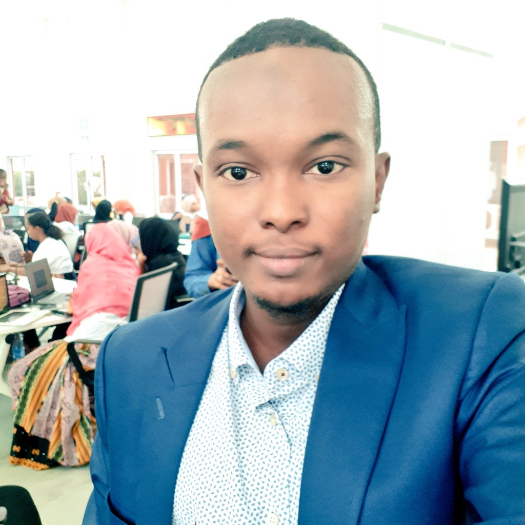 MouhyadineAli's tweet photo. Faire d'#inrernet un lieu sûr pour les générations présente et future c'est notre rôle en tant qu'acteur•trice #Tech . J'ai pu former ce matin des jeunnes formatrice #SaferInternetDay organiser pr la 1er fois a #Djibouti par @FemmeTicDjibout soutenu par @centre_cle @techindjib https://t.co/MnhvvhSABZ