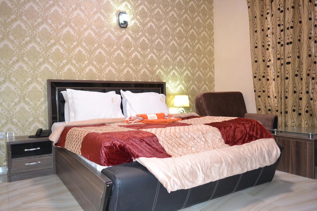 nitestay's tweet photo. Need a place to lodge in the heart of the central business district in ilorin for business or relaxation purpose? Try Depeace Hotel &amp; Suites.

Book via: https://t.co/BotpO2kJva
Or call: 0813-156-1560

#HotelsinIlorin
#HotelsonNitestay
#Hotels https://t.co/karOrKztkH